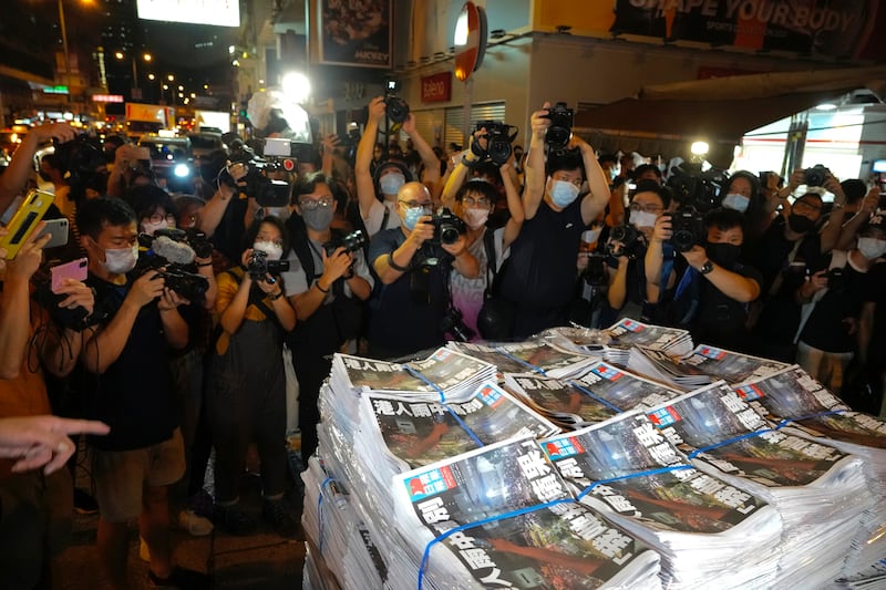 Copies of the last issue of Apple Daily arrive at a newspaper booth in Hong Kong on June 24, 2021.